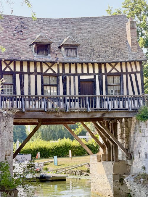 Le vieux moulin de Vernon sur la Seine